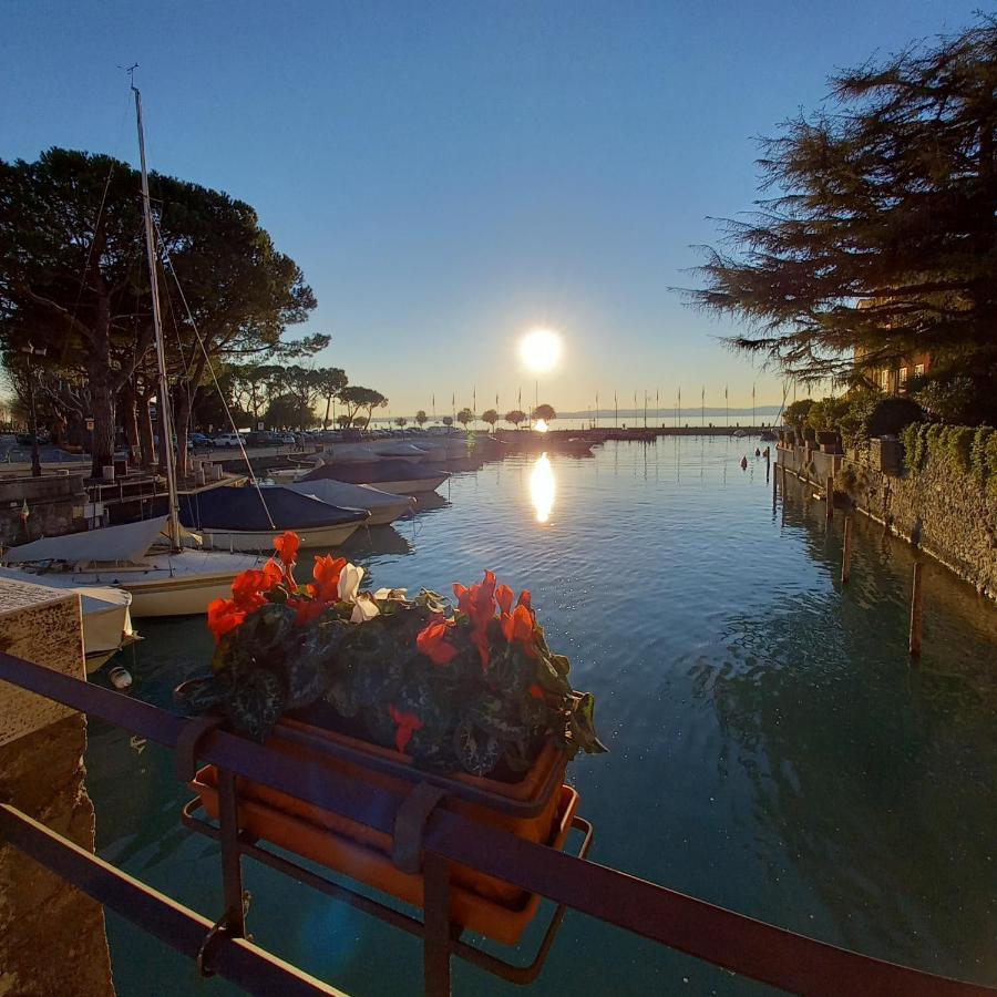 Il Nido Del Cigno Apartment Sirmione Bagian luar foto