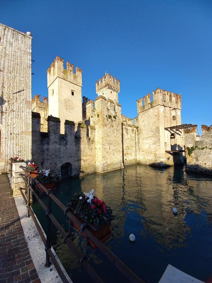 Il Nido Del Cigno Apartment Sirmione Bagian luar foto